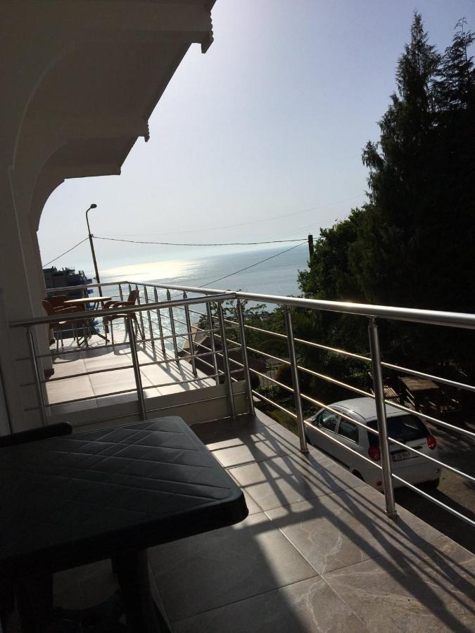 Rezo'S House Hotel Kvariati Exterior photo