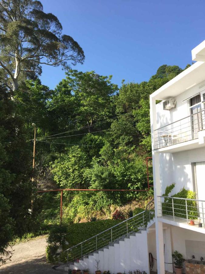 Rezo'S House Hotel Kvariati Exterior photo