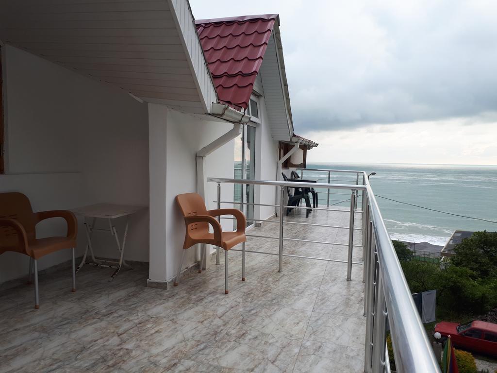 Rezo'S House Hotel Kvariati Exterior photo