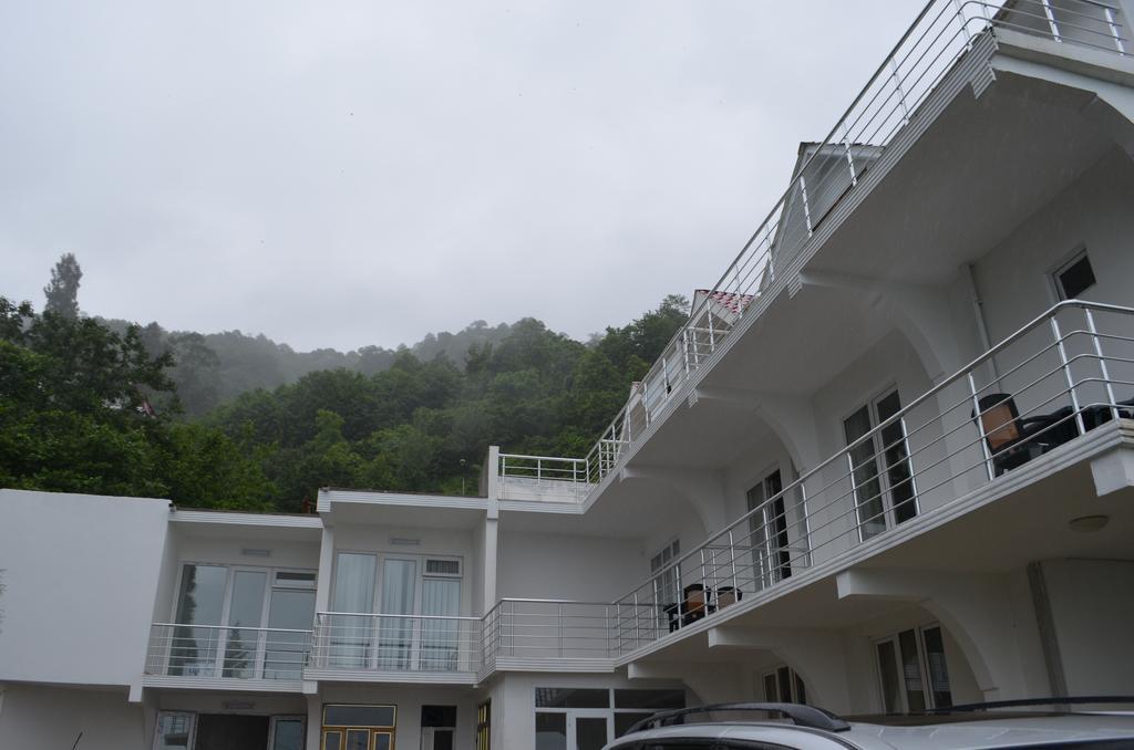 Rezo'S House Hotel Kvariati Exterior photo