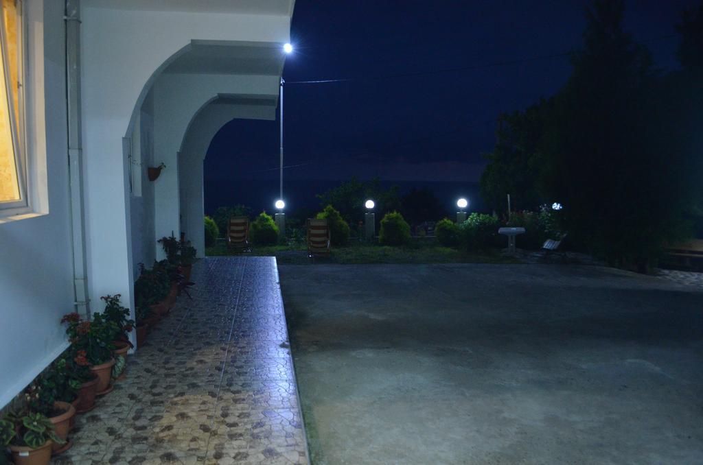 Rezo'S House Hotel Kvariati Exterior photo