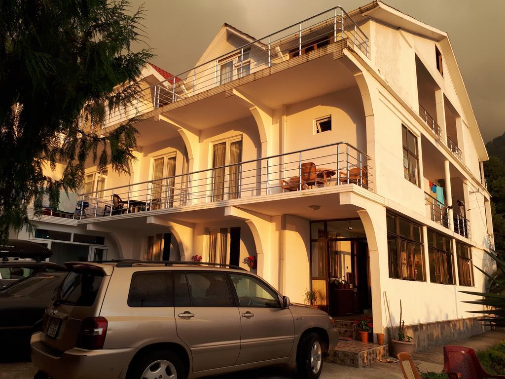 Rezo'S House Hotel Kvariati Exterior photo