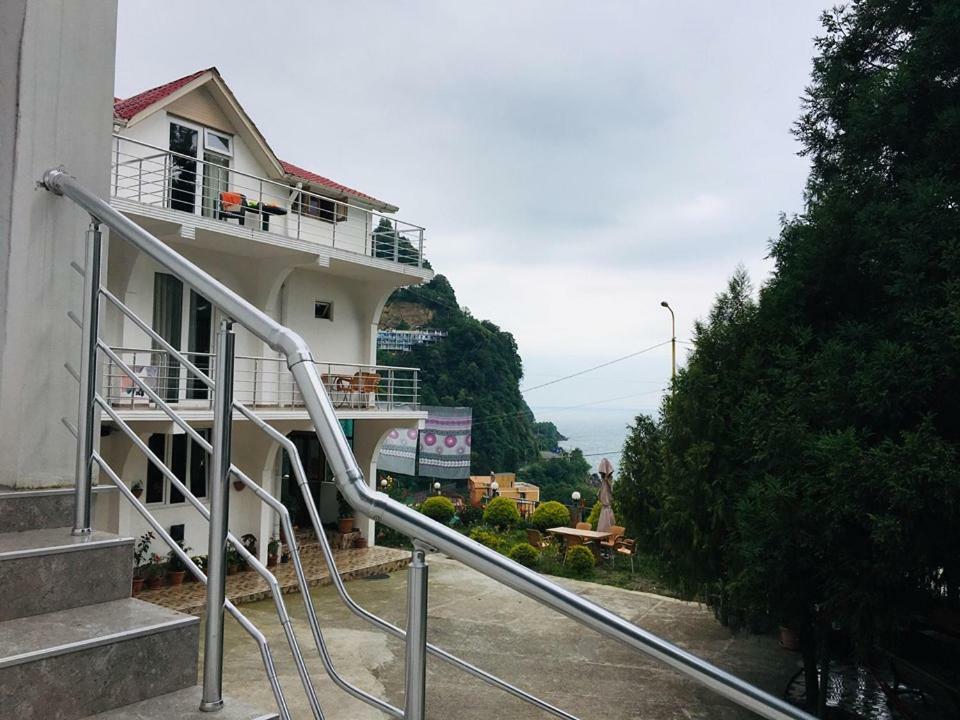 Rezo'S House Hotel Kvariati Exterior photo