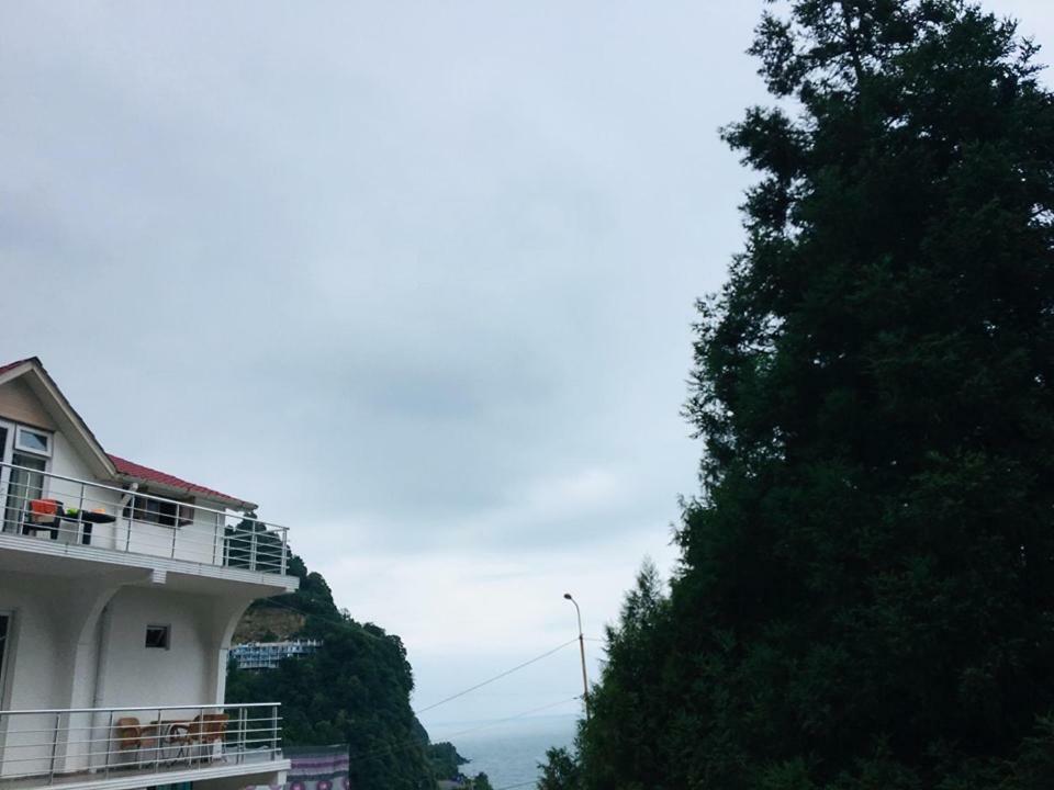 Rezo'S House Hotel Kvariati Exterior photo