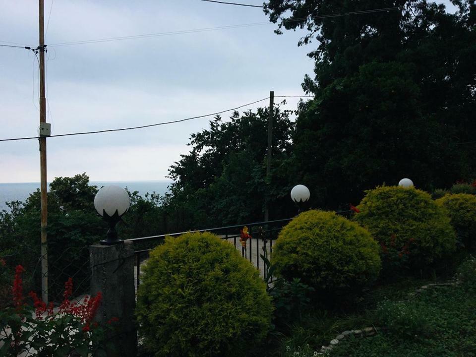 Rezo'S House Hotel Kvariati Exterior photo